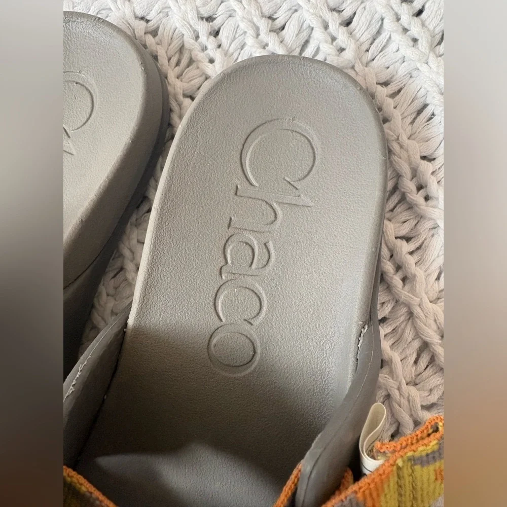 Chaco kids Chillos Slides. gray and yellow EUC SIZE. 1